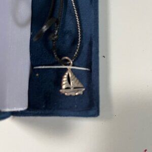NEW Silver pendant necklace